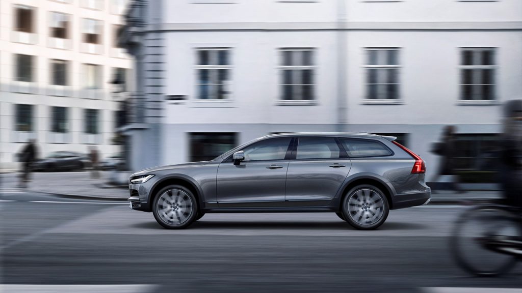 New Volvo V90 Cross Country Driving