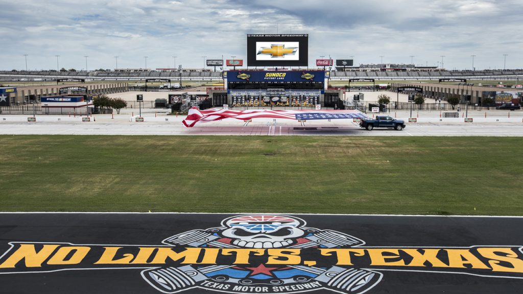 Chevrolet Sets GUINNESS WORLD RECORDS™ Title With 2017 Silvera