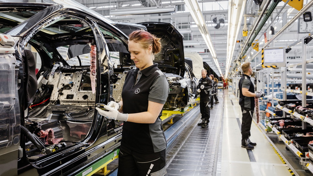 Mercedes-Benz Werk Sindelfingen produziert künftig Elektrofahrzeuge der neuen Produktmarke EQ