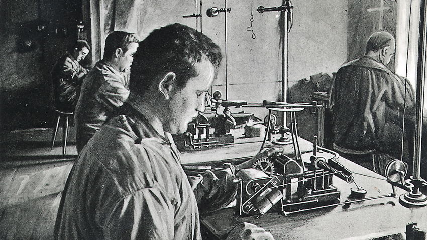 bosch_workers_manufacturing_magnetos_1900-2