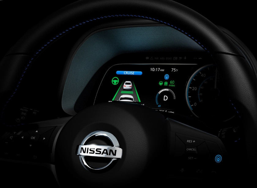 Nissan-LEAF-teaser-dashboard-steering-wheel