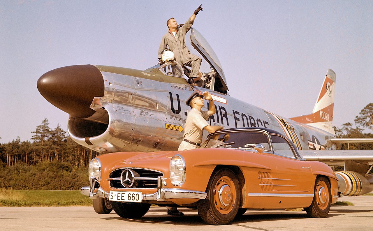 ガルウイングとはほとんど別モノ！ メルセデス・ベンツ「300SLロードスター」が誕生60周年を迎える - CARSMEET WEB | 自動車