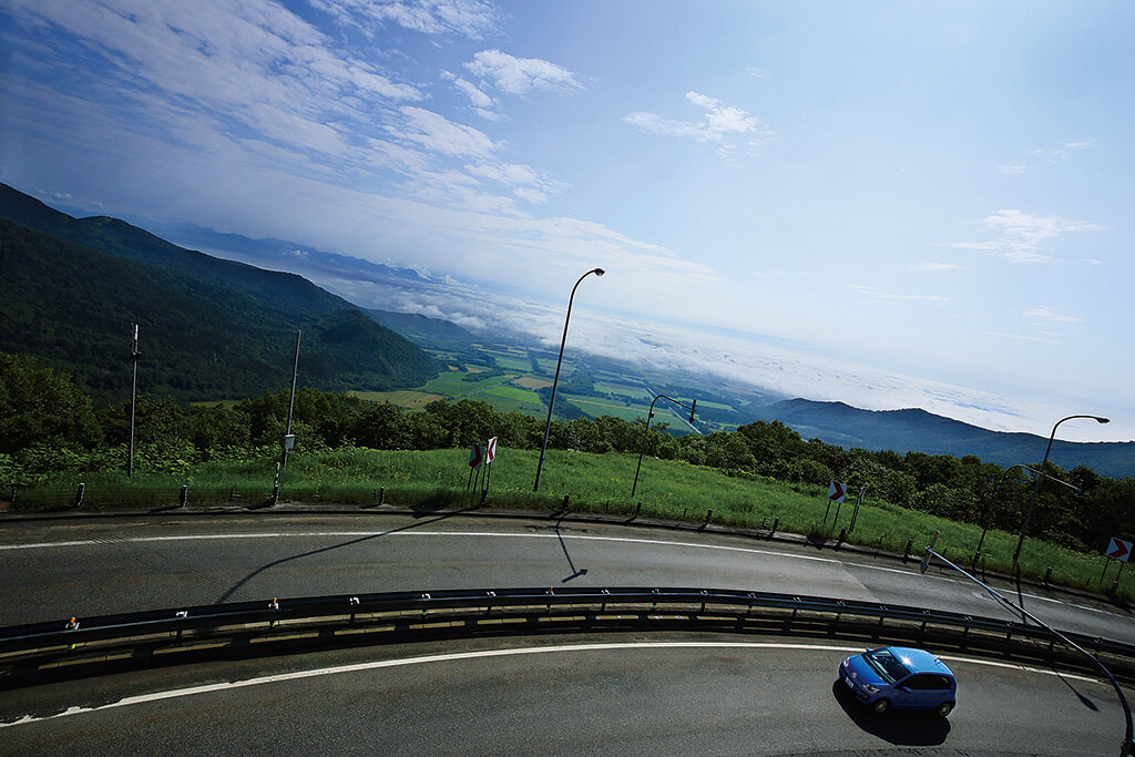 旅心をかき立てる道 絶景ドライブ100選 国道274号 日勝峠 北海道 Carsmeet Web 自動車情報サイト Le Volant Carsmeet Web ル ボラン カーズミート ウェブ