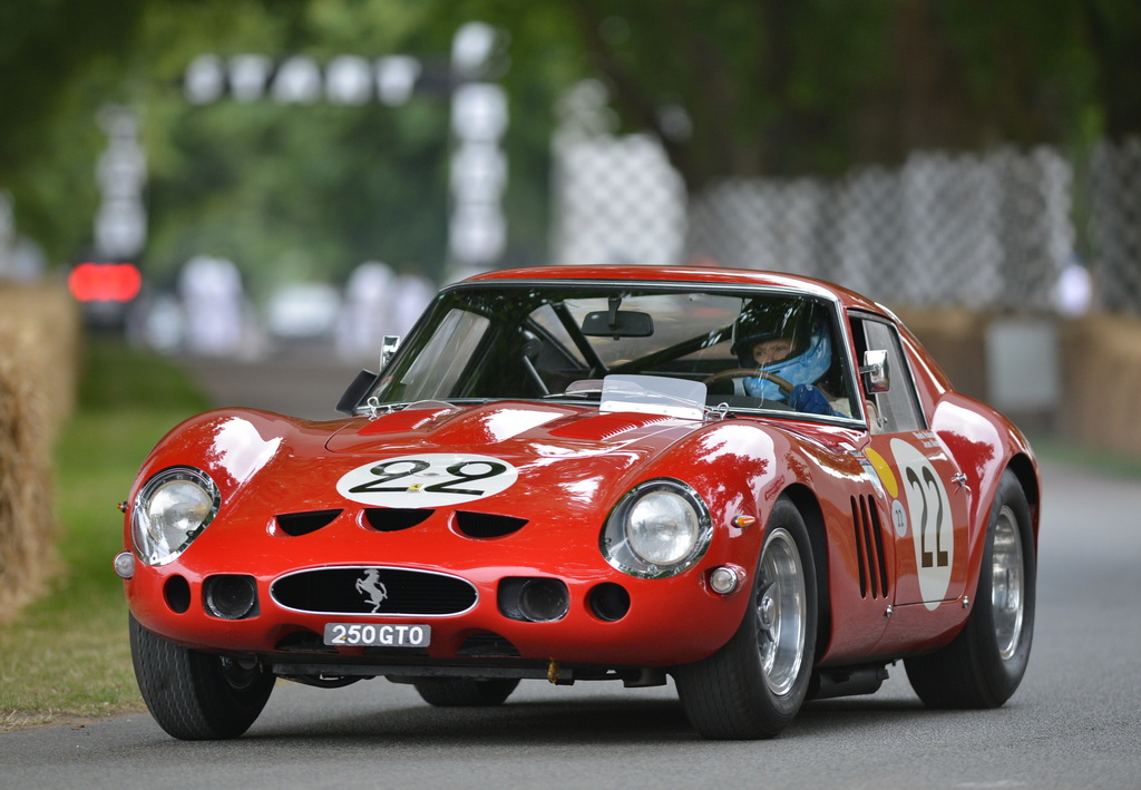 机上で組み立てつくる伝説のフェラーリ250 GTO！ - CARSMEET WEB