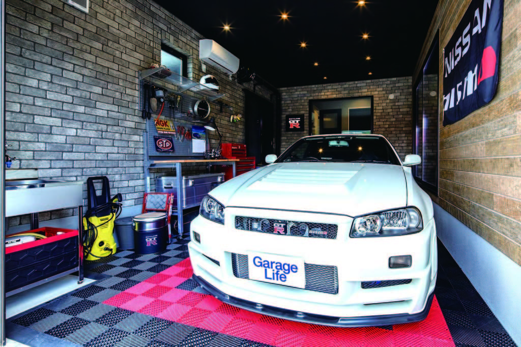 いつでも出撃可能！ フルチューン済みR34 GT-Rのガレージハウスは