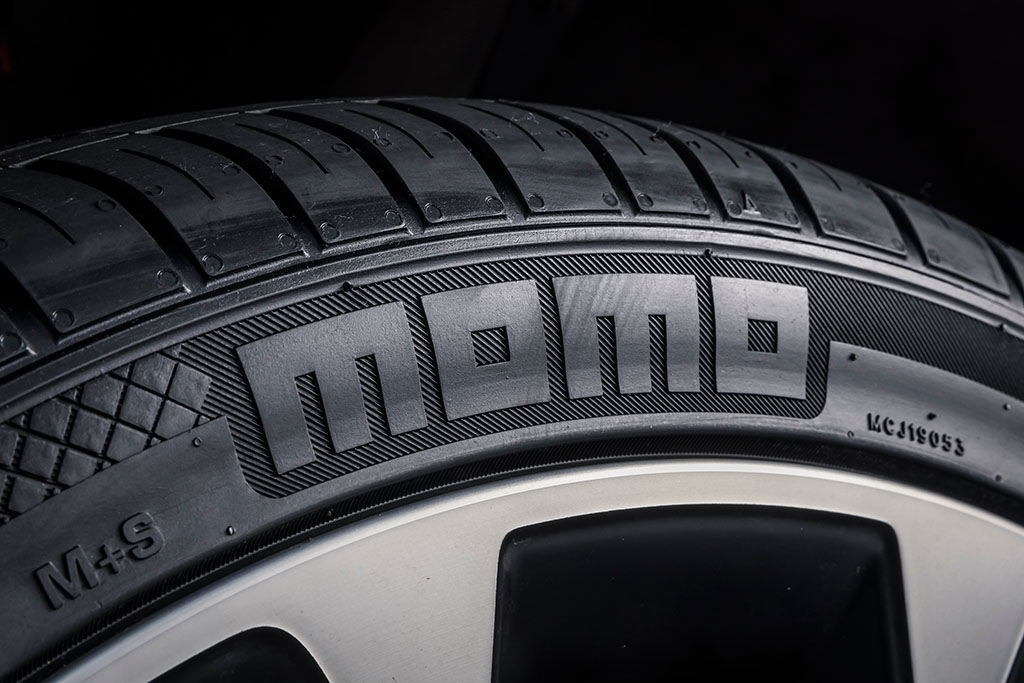 とっておきし新春福袋 新品 4本セット MOMO Tires モモ TOPRUN M-300 245 40R19インチ